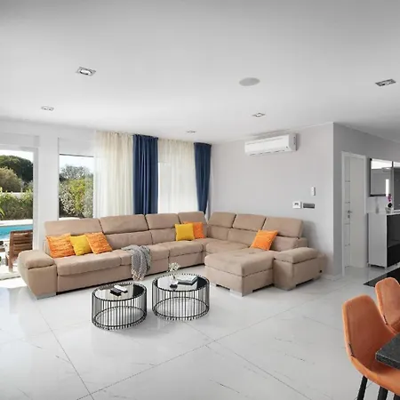 Mit Privatpool Fuer 10 Personen Ca 308 Qm In Banjole, Istrien Istrische Riviera