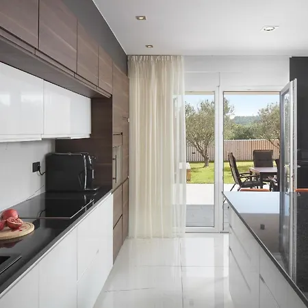 Mit Privatpool Fuer 10 Personen Ca 308 Qm In Banjole, Istrien Istrische Riviera Dom wakacyjny *