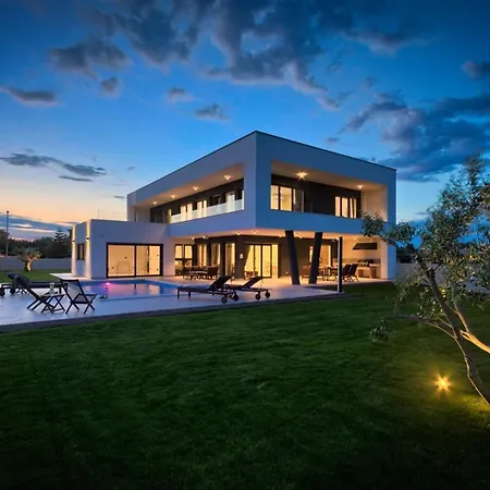 Dom wakacyjny Mit Privatpool Fuer 10 Personen Ca 308 Qm In Banjole, Istrien Istrische Riviera *