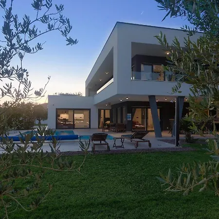 Mit Privatpool Fuer 10 Personen Ca 308 Qm In Banjole, Istrien Istrische Riviera