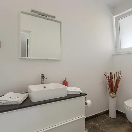 Mit Privatpool Fuer 10 Personen Ca 308 Qm In Banjole, Istrien Istrische Riviera Holiday home Banjole