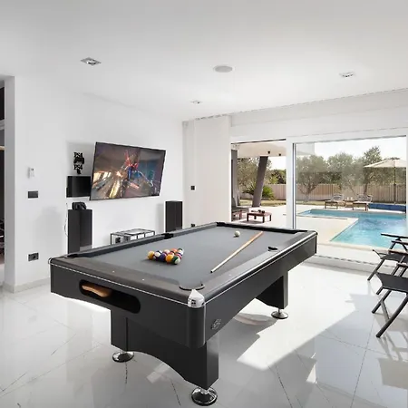 Mit Privatpool Fuer 10 Personen Ca 308 Qm In Banjole, Istrien Istrische Riviera *