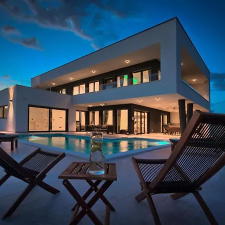 Mit Privatpool Fuer 10 Personen Ca 308 Qm In Banjole, Istrien Istrische Riviera Holiday home